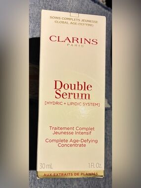 Clarins Double Serum - Cream and Red Accents